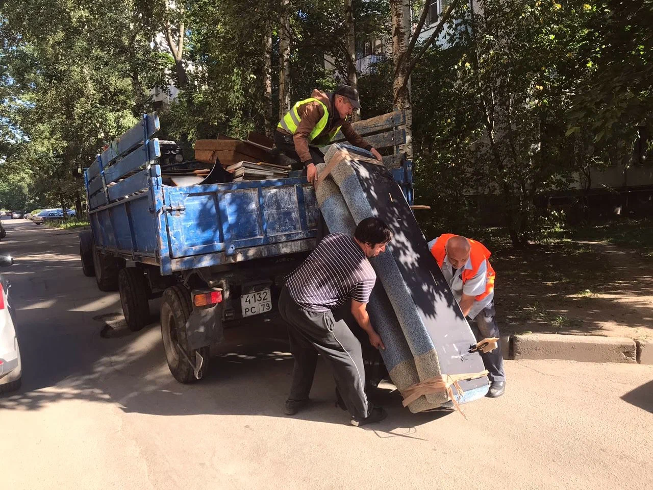 Профессиональный вывоз крупногабаритного мусора в Белой Калитве в октябре