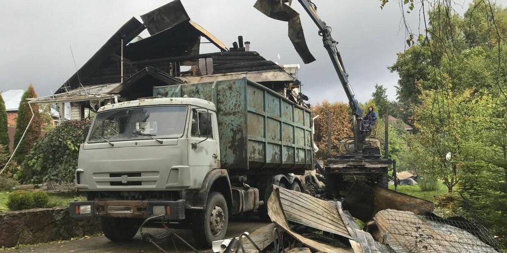 Вывоз мусора после пожара с утилизацией в Белой Калитве в октябре