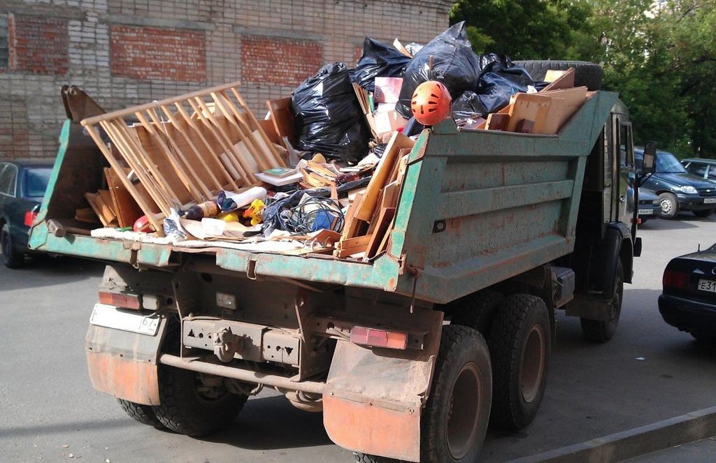 Вывоз мусора из магазина в Белой Калитве от ПроМусор: услуги, цена от 1815 руб., утилизация отходов