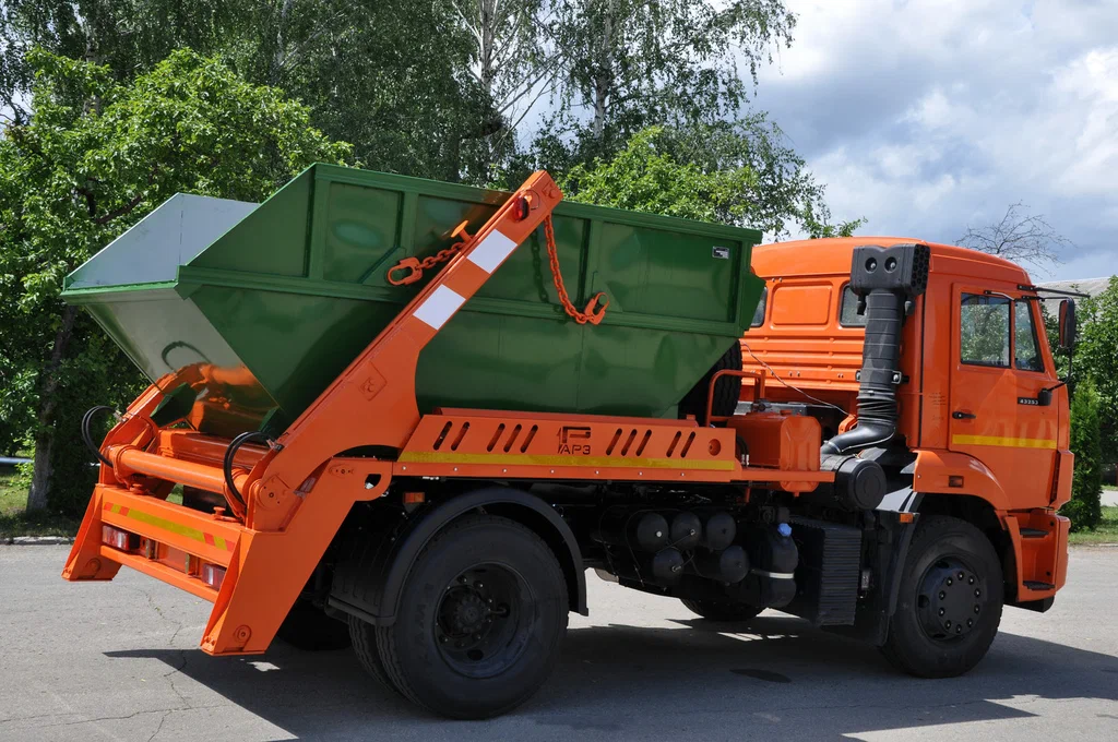 Заказ бункеровоза для вывоза мусора и отходов в Белой Калитве в октябре