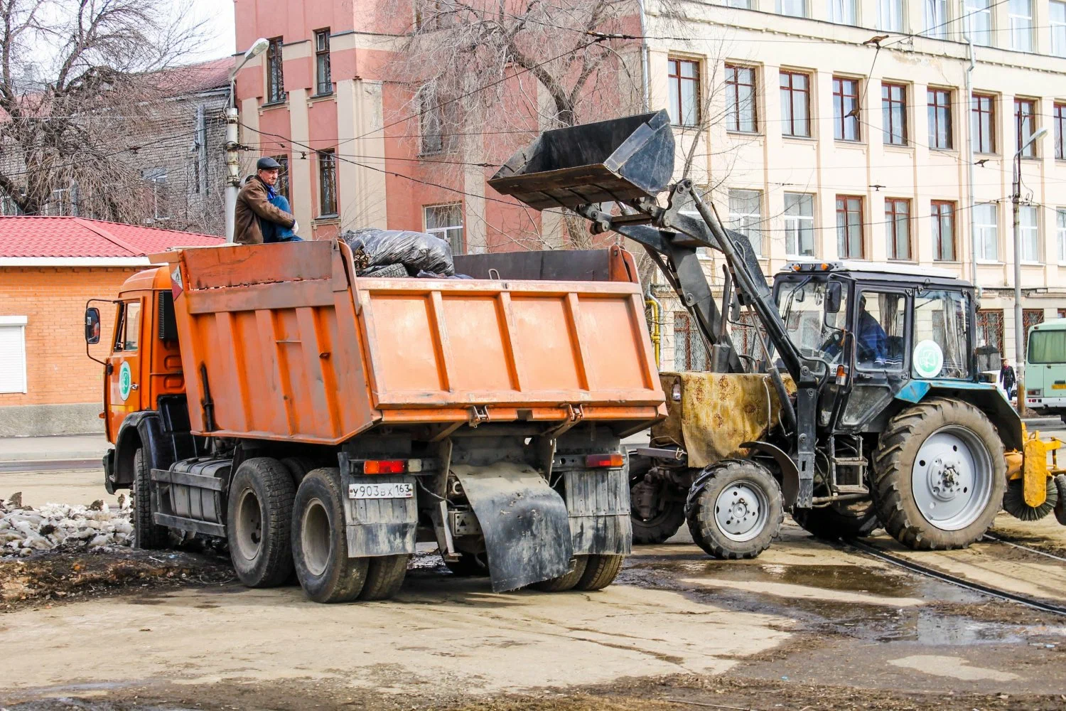 Вывоз мусора Камазом в Белой Калитве – аренда и заказ Камаза 10 тонн от 2437 руб. в ПроМусор
