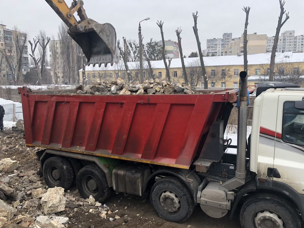 Вывоз мусора Камазом в Белой Калитве в октябре