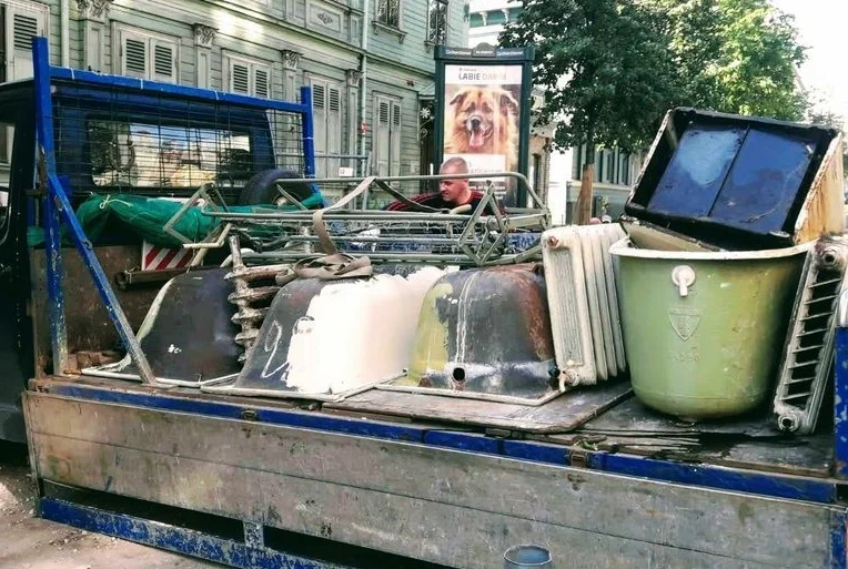 Вывоз старой сантехники в Белой Калитве от ПроМусор: быстро, недорого от 570 руб., утилизация и грузчики