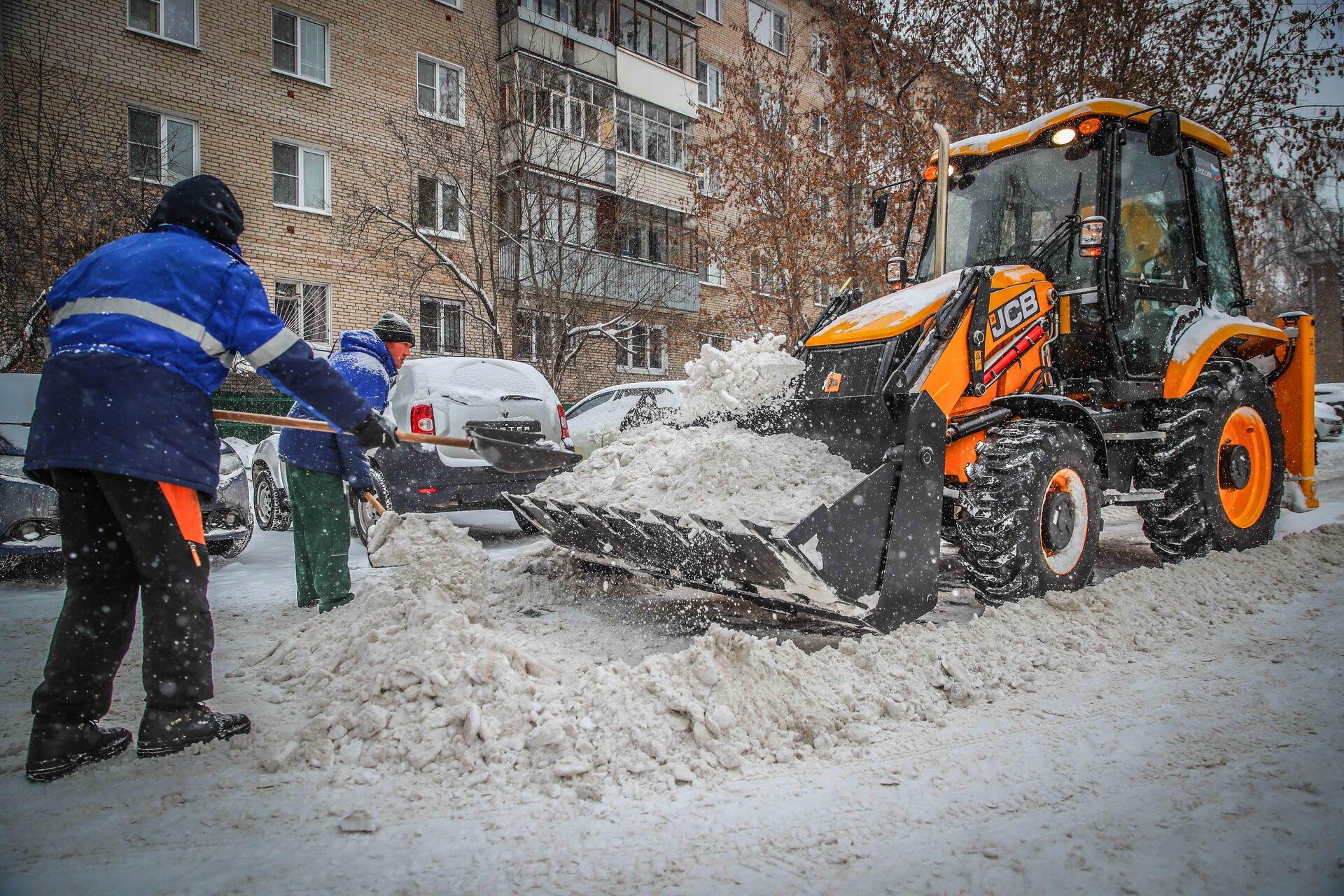 Очистка дворов от снега и наледи в Белой Калитве — уборка снега, трактор и ручная, цены от 519 руб. | ПроМусор